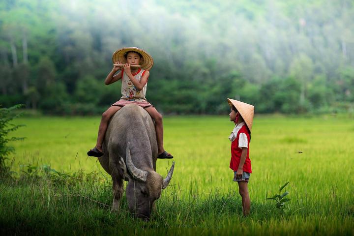 Phương Oanh diện set đồ 50 - Cảm hứng video marketing từ Hotspot Matrix